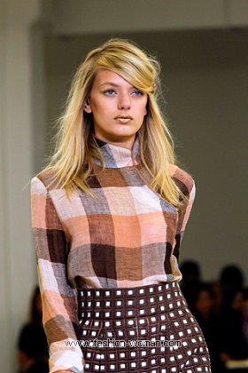 Челка на бок