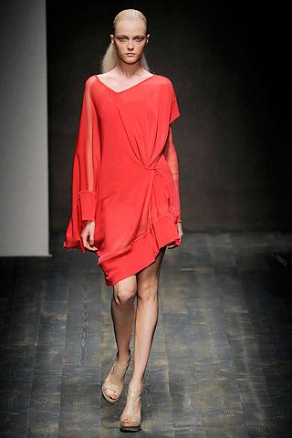 платье от Salvatore Ferragamo красное платье от Salvatore Ferragamo