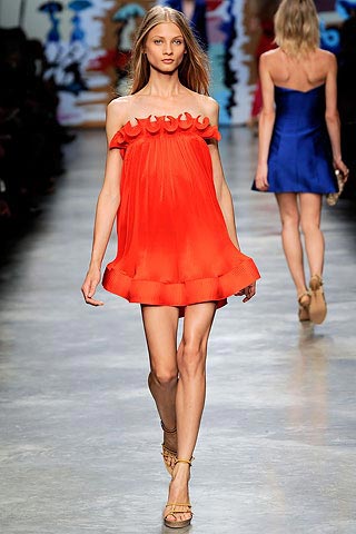 маленькое красное платье маленькое красное платье от Stella McCartney