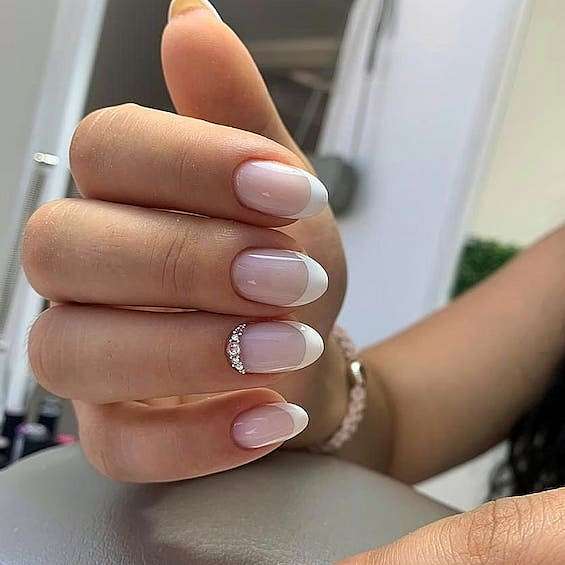 60  French Manicure Ideas for 2024 фото №36