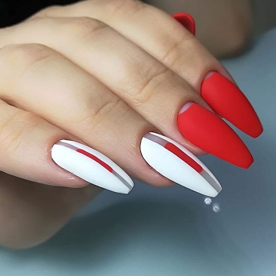 Белый маникюр 2024 - стильные идеи дизайна ногтей фото №98 Белый маникюр 2024 - стильные идеи дизайна ногтей фото №98