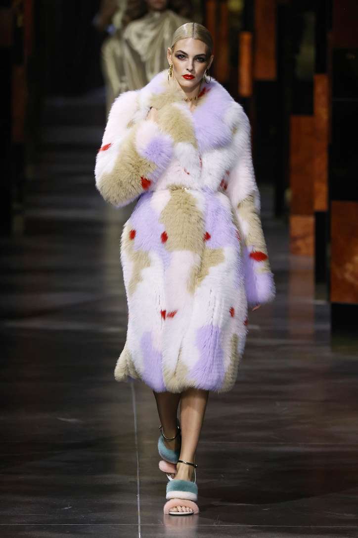 Лучшие образы коллекции Fendi весна-лето 2022 фото №10