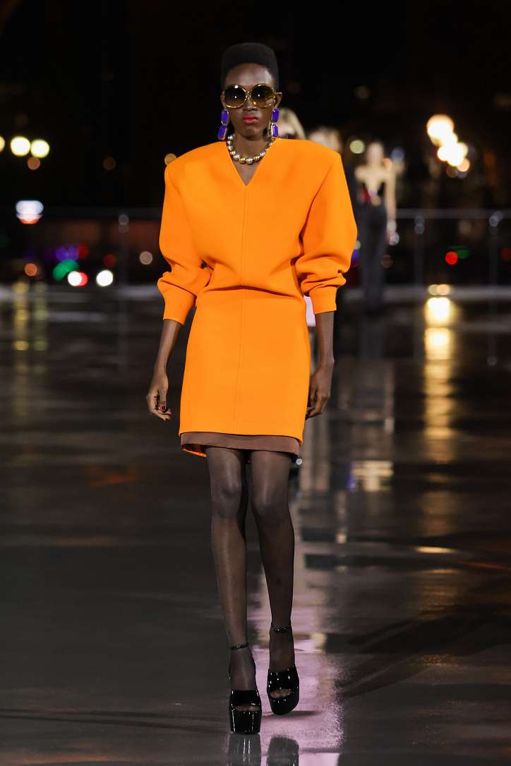 Лучшие образы коллекции Saint Laurent весна-лето 2022 фото №6 Лучшие образы коллекции Saint Laurent весна-лето 2022 фото №6